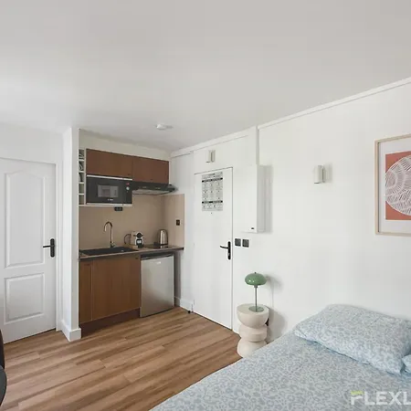 Charming 21m In 20 With Shared Terrace Daire